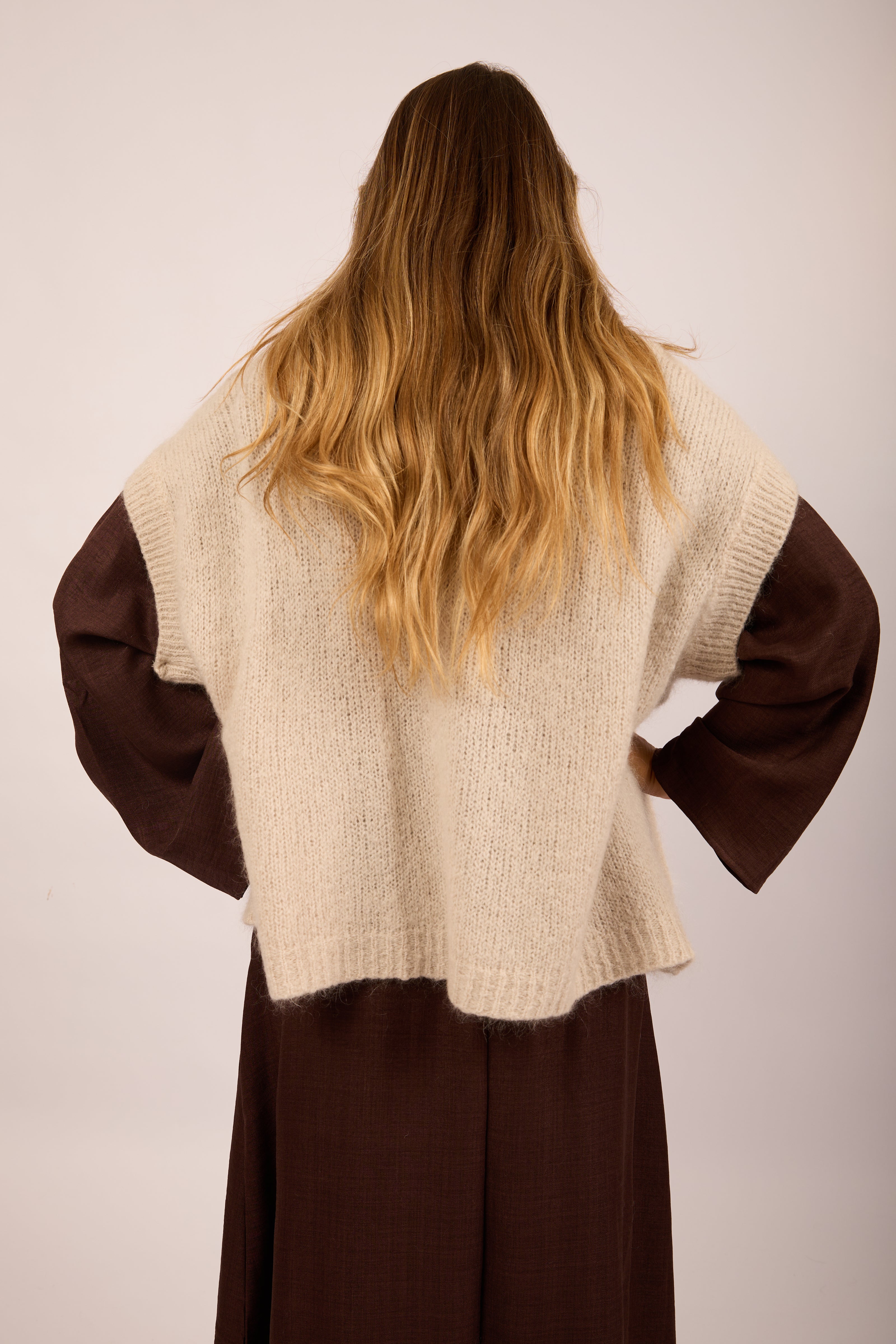 Noa Sleeveless Knit Vest – Ivory/Beige