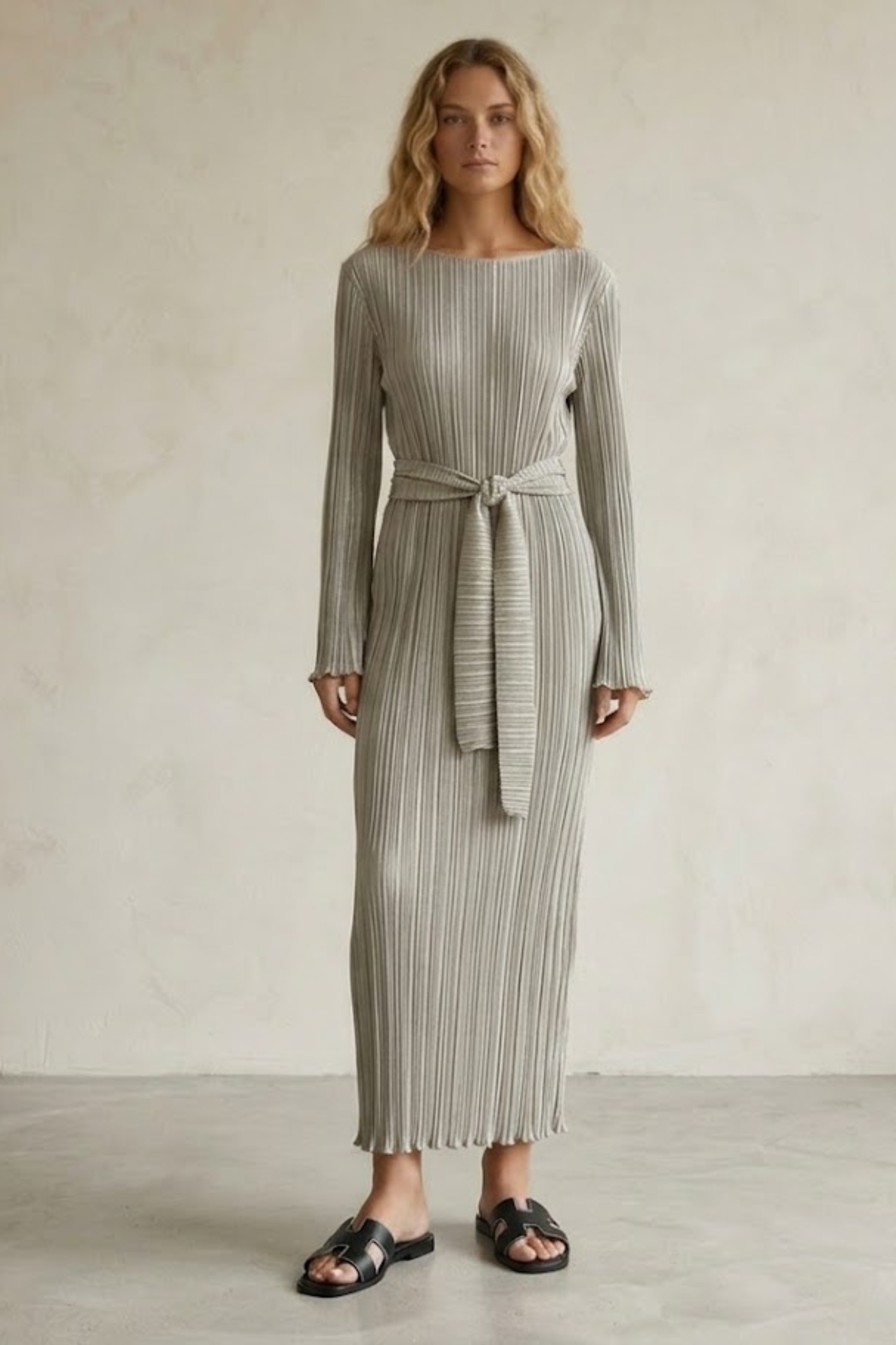 Vaina Pleated Maxi Dress with Tie-Waist
